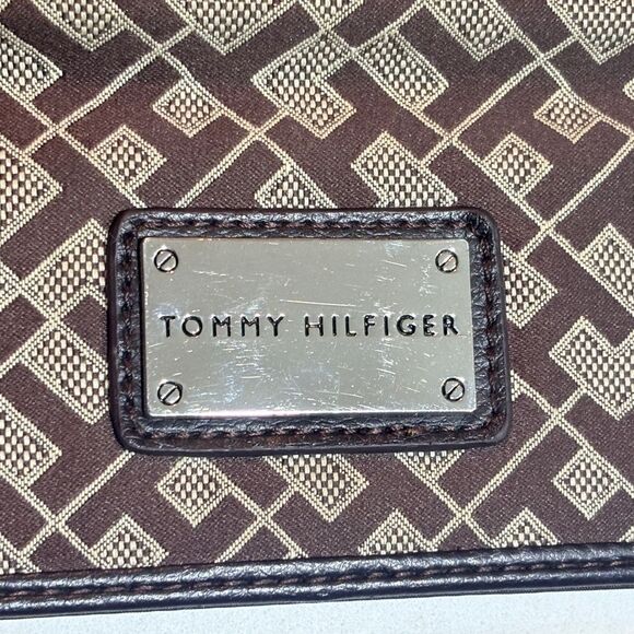 Tommy Hilfiger | 2011 Women’s Small Trifold Brown Wallet - Picture 14 of 15